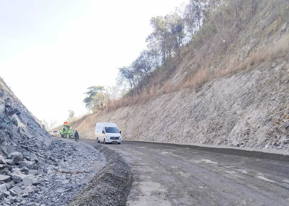 C&aacute;c phương tiện đ&atilde; lưu th&ocirc;ng b&igrave;nh thường tr&ecirc;n quốc lộ 28B