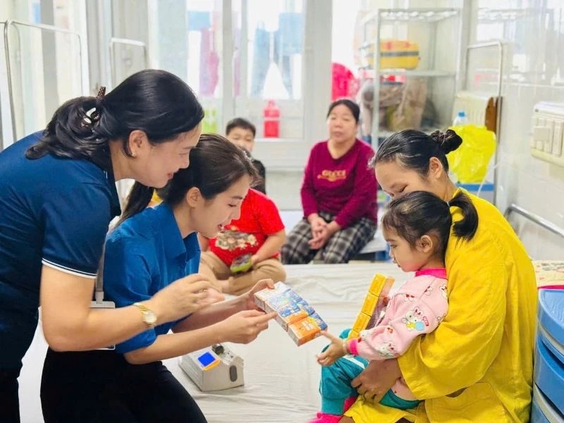 Thanh Hóa: Trao tặng hàng trăm suất quà cho bệnh nhân đang điều trị tại các bệnh viện dịp Tết