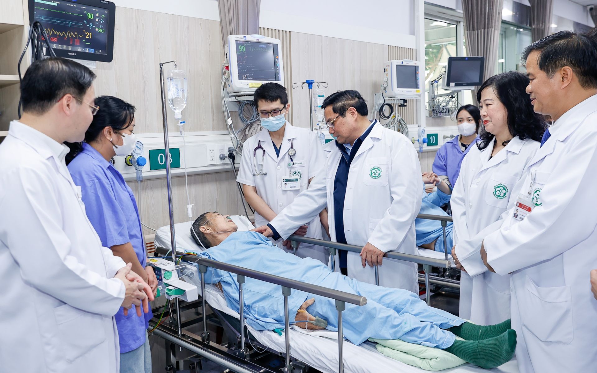 Thủ tướng: Phát huy vai trò các bệnh viện tuyến cuối 'giành giật sự sống, là hy vọng lớn nhất của người bệnh'