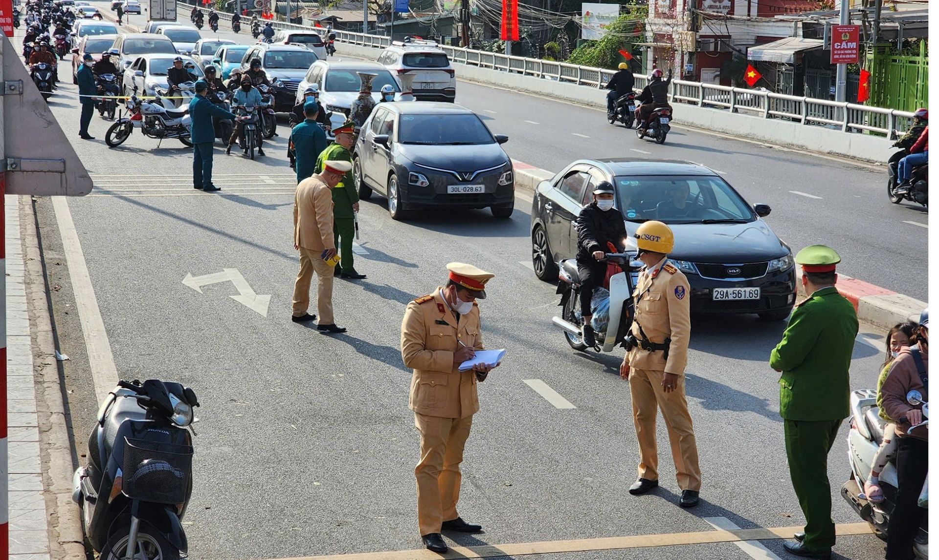 Tai nạn giao thông ngày 29 Tết giảm mạnh, xử lý hơn 9.400 trường hợp vi phạm