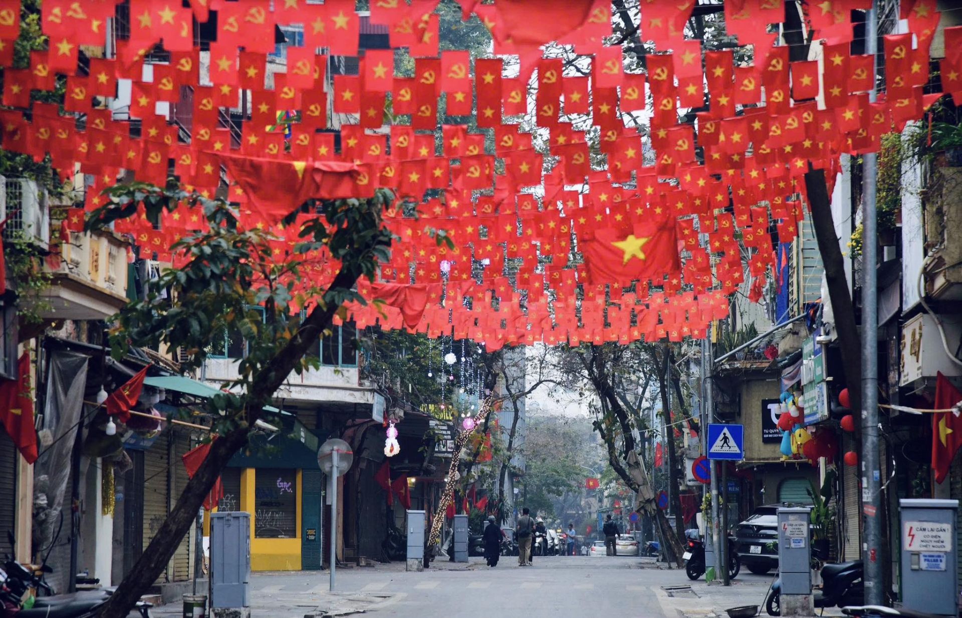 Mùng 1 Tết: Khi Thủ đô lắng lại trong khoảnh khắc đầu năm