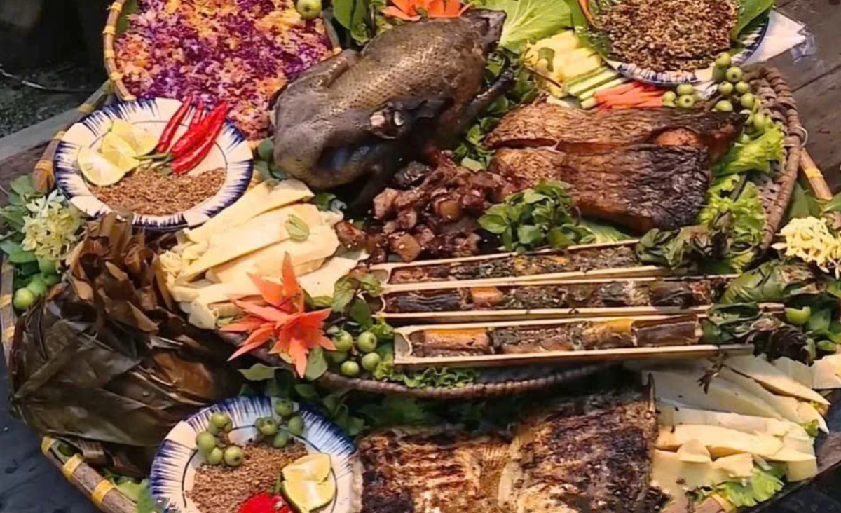 M&acirc;m cỗ l&aacute; của người Th&aacute;i Thanh Ho&aacute; trong ng&agrave;y lễ, tết.