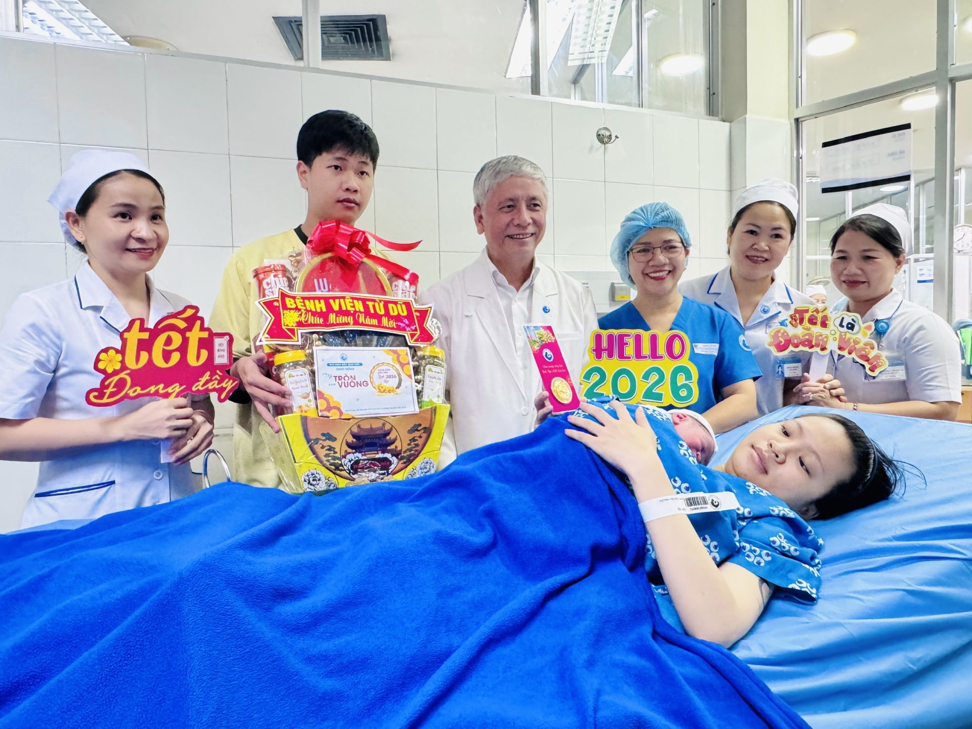 Bệnh viện Từ Dũ đón “công dân nhí” đầu tiên của năm Bính Ngọ 2026