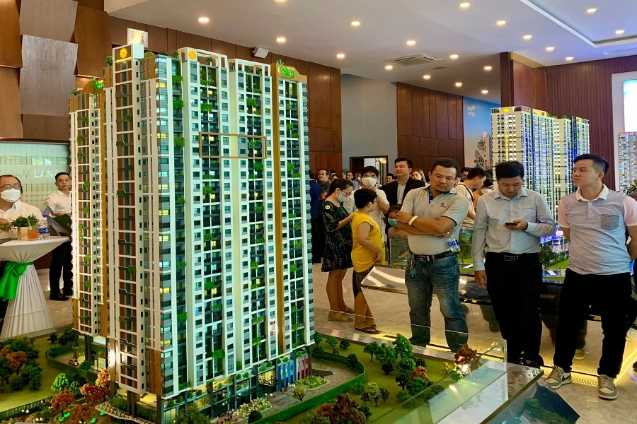 Giá nhà tăng nhanh hơn thu nhập, giấc mơ an cư của người trẻ ngày càng xa. Ảnh: Gia Linh Giá nhà tăng nhanh hơn thu nhập, giấc mơ an cư của người trẻ ngày càng xa. Ảnh: Gia Linh