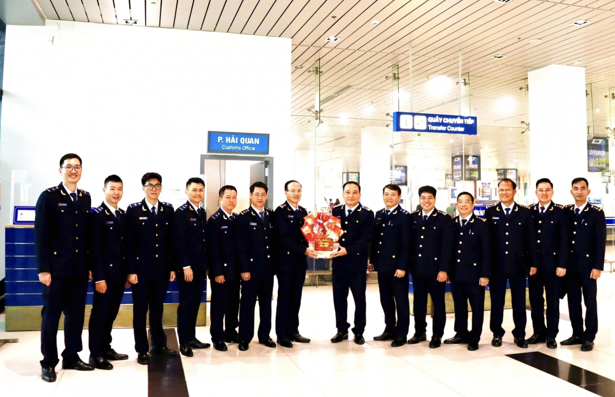 Hải quan khu vực III: Hoạt động xuất nhập khẩu thông suốt trong ngày đầu năm mới