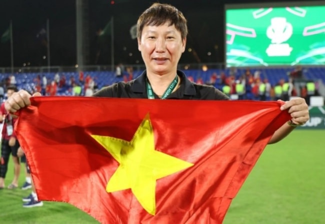 HLV Kim Sang-sik đang nắm giữ trọng tr&aacute;ch dẫn dắt con t&agrave;u b&oacute;ng đ&aacute; Việt thực hiện c&uacute; 
