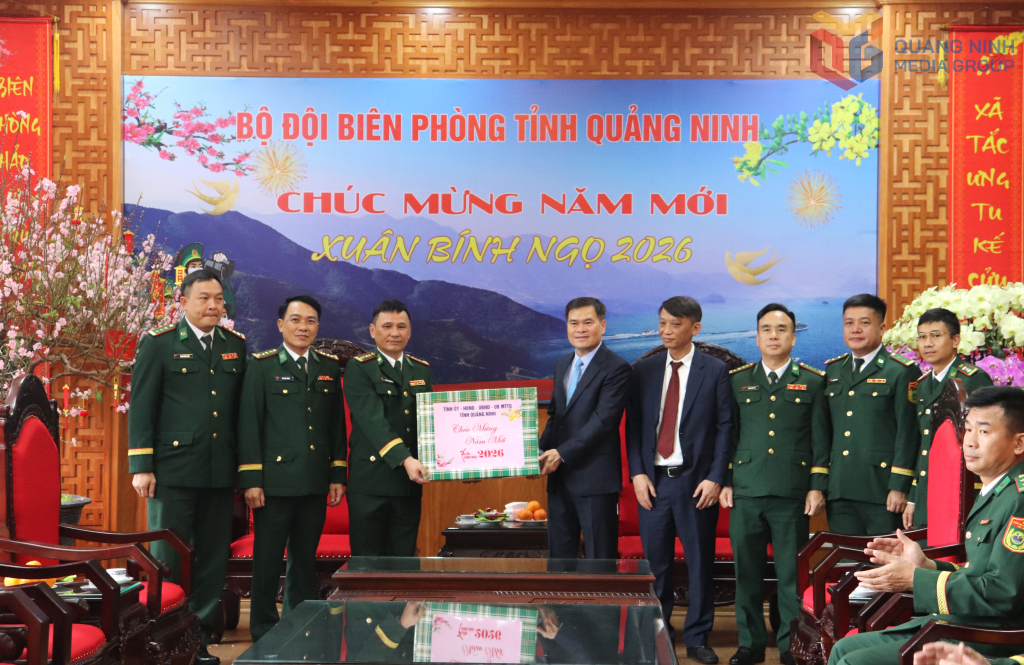 Chủ tịch UBND tỉnh Quảng Ninh ch&uacute;c Tết c&aacute;n bộ, chiến sĩ Ban Chỉ huy Bộ đội Bi&ecirc;n ph&ograve;ng tỉnh