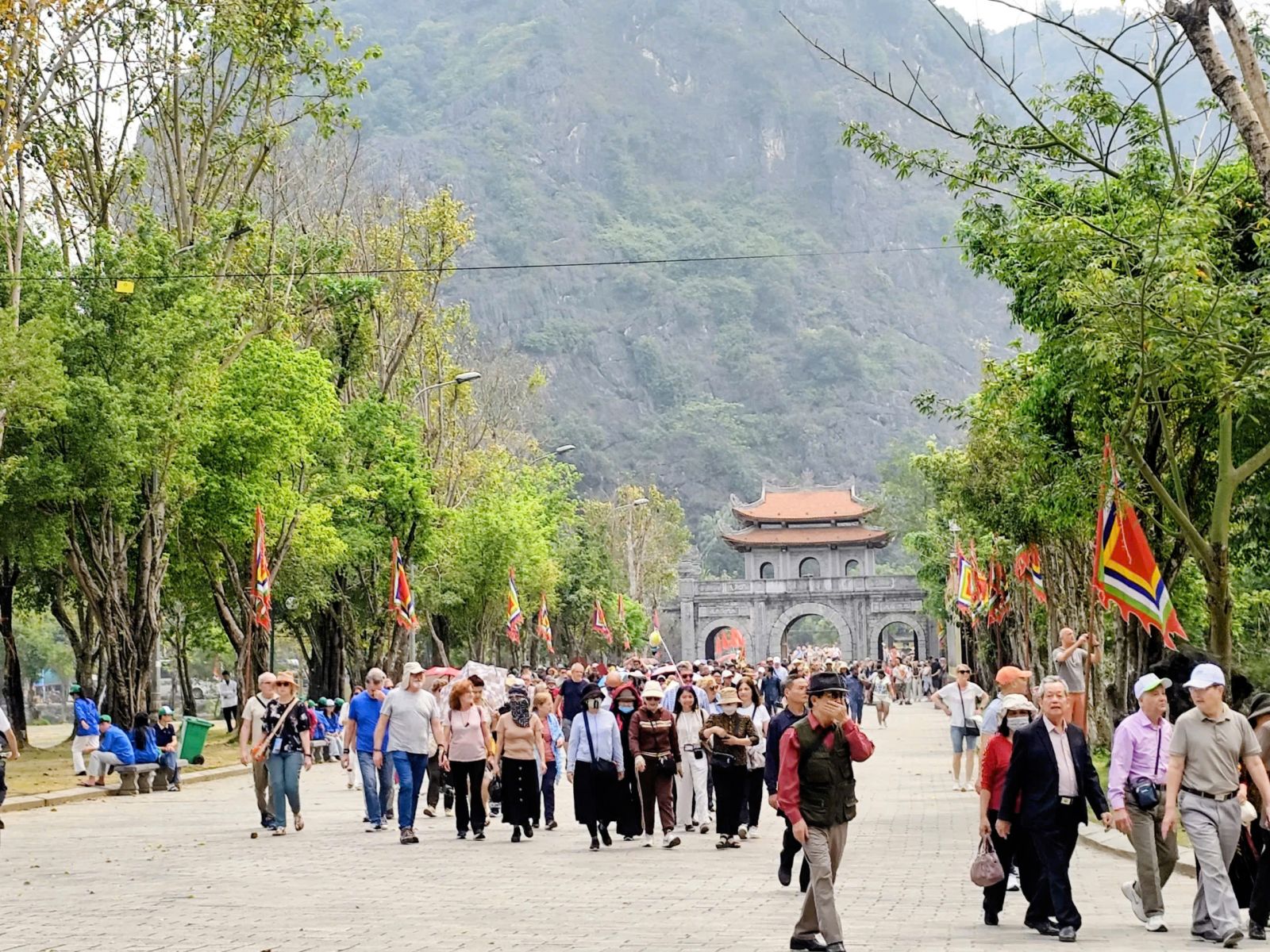 Du lịch Ninh B&igrave;nh - Điểm đến hấp dẫn kh&aacute;ch du lịch dịp đầu Xu&acirc;n