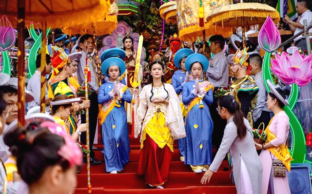 Lễ hội Qu&aacute;n Thế &Acirc;m Ngũ H&agrave;nh Sơn từ l&acirc;u đ&atilde; trở th&agrave;nh điểm hẹn t&acirc;m linh quen thuộc của đ&ocirc;ng đảo người d&acirc;n v&agrave; kh&aacute;ch thập phương.