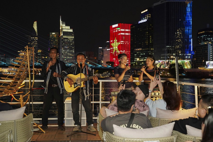 Tết n&agrave;y người d&acirc;n TP.HCM c&oacute; thể thưởng thức &acirc;m vang di sản Cồng chi&ecirc;ng ngay tr&ecirc;n t&agrave;u.