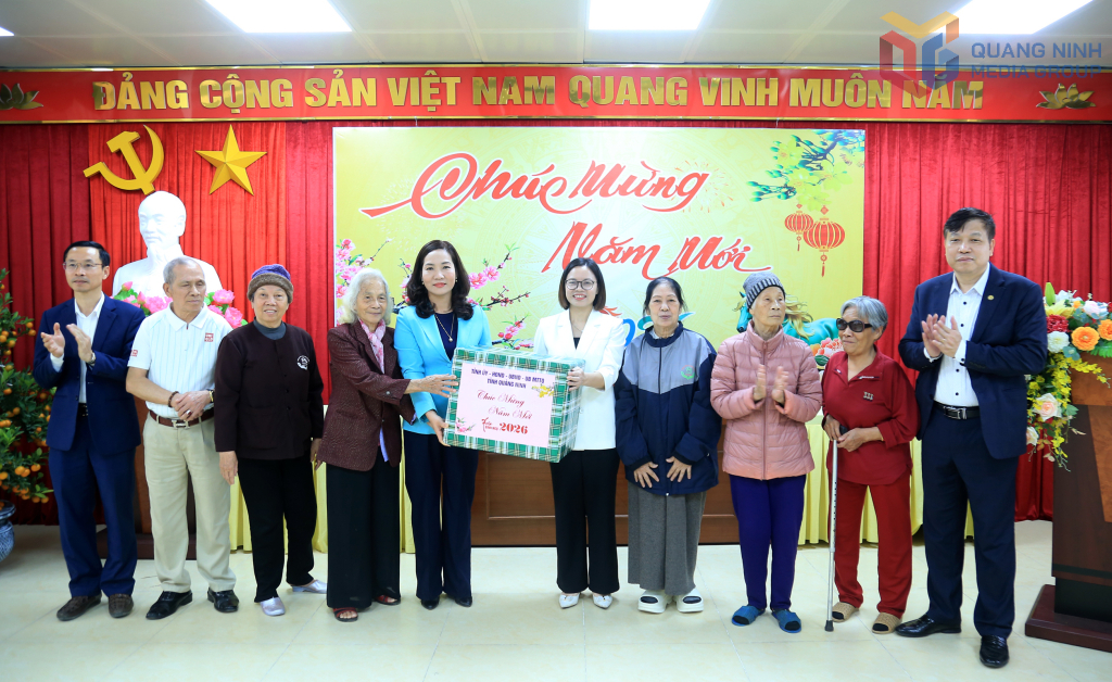 Bà Nguyễn Thị Hạnh, Phó Chủ tịch UBND tỉnh Quảng Ninh động viên, chúc Tết và tặng quà tại Trung tâm Trợ giúp xã hội tỉnh trong ngày đầu năm mới Bính Ngọ 2026 Bà Nguyễn Thị Hạnh, Phó Chủ tịch UBND tỉnh Quảng Ninh động viên, chúc Tết và tặng quà tại Trung tâm Trợ giúp xã hội tỉnh trong ngày đầu năm mới Bính Ngọ 2026