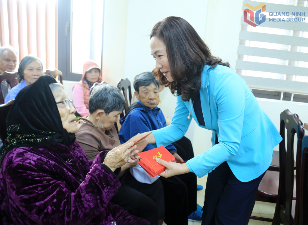 Phó Chủ tịch UBND tỉnh Quảng Ninh Nguyễn Thị Hạnh thăm, chúc Tết Trung tâm Trợ giúp xã hội tỉnh