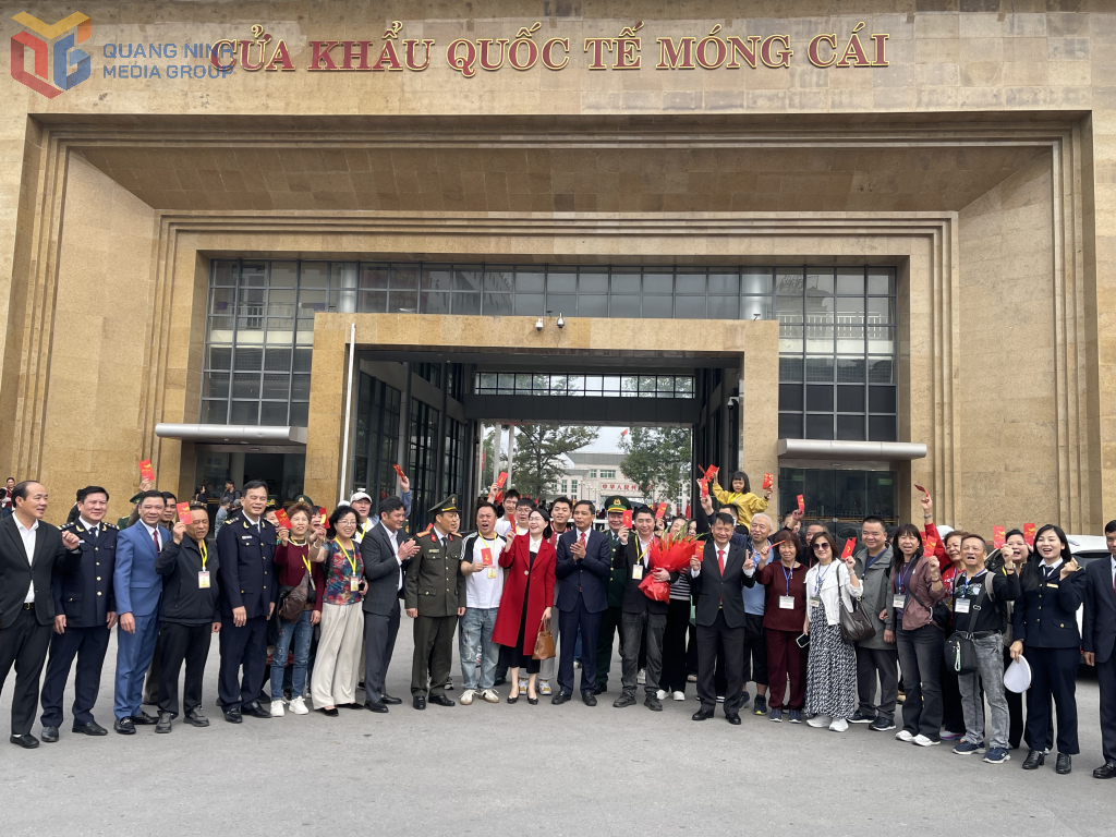 Cửa khẩu Quốc tế Móng Cái đón gần 1.000 lượt khách trong ngày mùng 1 Tết