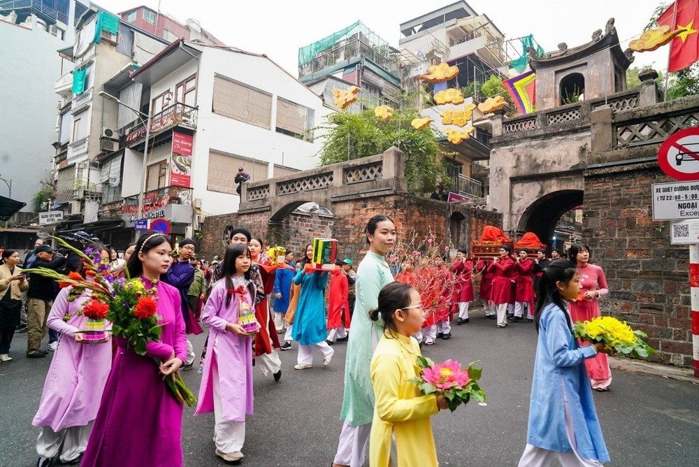 Theo quan niệm d&acirc;n gian, xuất h&agrave;nh đầu năm đ&uacute;ng thời điểm v&agrave; đ&uacute;ng hướng sẽ gi&uacute;p gia chủ tr&aacute;nh điều xấu, đ&oacute;n may mắn v&agrave; b&igrave;nh an (Ảnh minh hoạ)
