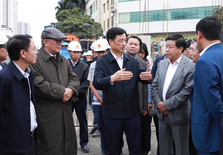 B&iacute; thư Th&agrave;nh ủy H&agrave; Nội kiểm tra tiến độ một số c&ocirc;ng tr&igrave;nh tr&ecirc;n địa b&agrave;n, th&uacute;c đẩy th&atilde;o gỡ 