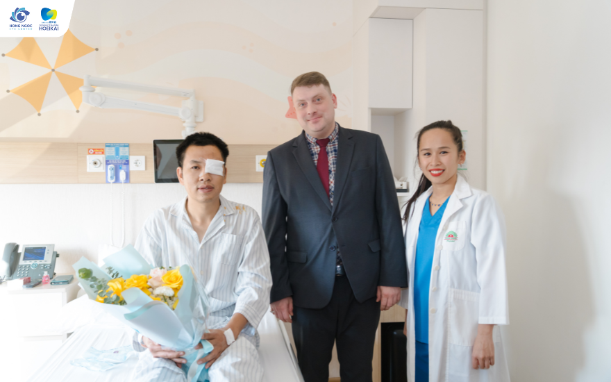 Đại diện ĐSQ Li&ecirc;n bang Nga chứng kiến ca gh&eacute;p gi&aacute;c mạc th&agrave;nh c&ocirc;ng của anh Đ.V.B v&agrave; ghi nhận th&agrave;nh tựu &yacute; nghĩa của sự hợp t&aacute;c y khoa Việt - Nga