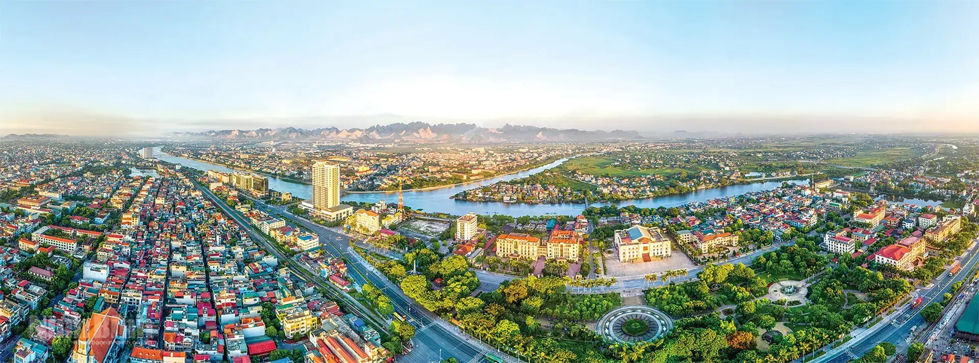 Phường Phủ L&yacute; nh&igrave;n từ tr&ecirc;n cao.