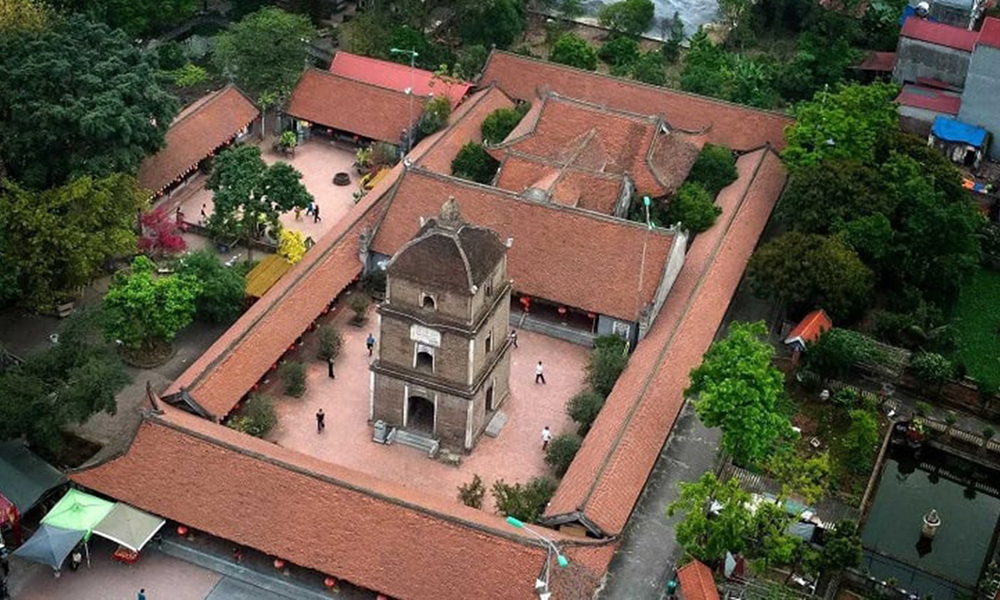 Ch&ugrave;a D&acirc;u nh&igrave;n từ tr&ecirc;n cao.