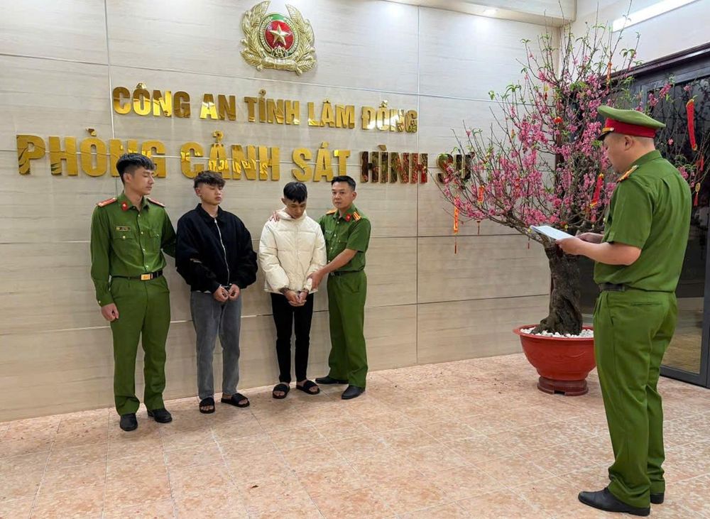 Bắt giữ hai nghi phạm gây án cướp giật tiệm vàng ở Lâm Đồng