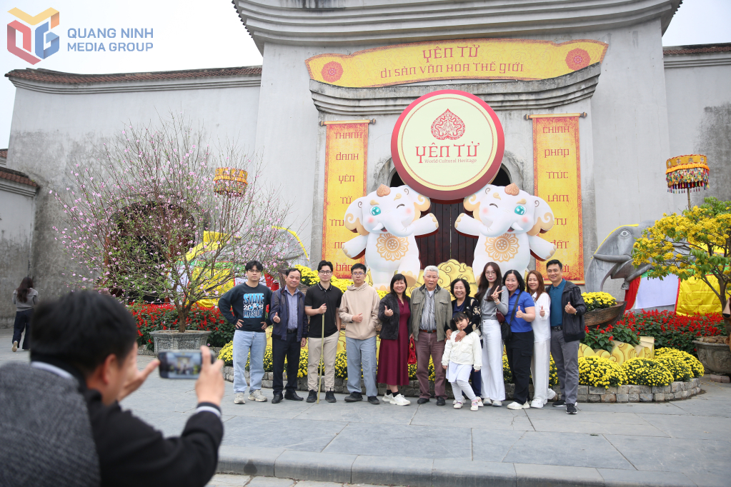 Quảng Ninh đón khoảng 380.000 lượt khách trong 5 ngày nghỉ Tết Nguyên đán