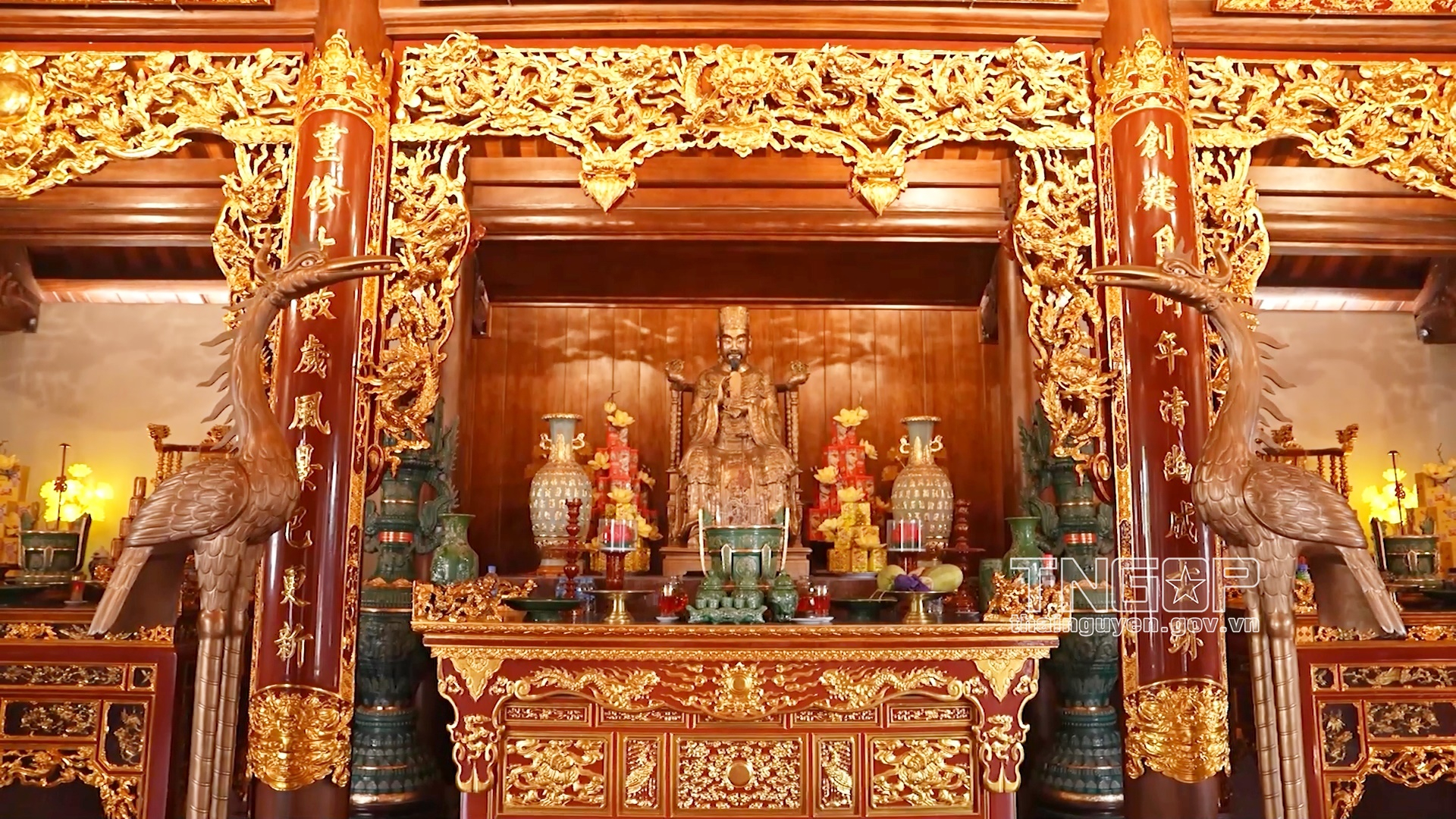 Ban thờ Vua L&yacute; Nam Đế (Ảnh: thainguyen.gov.vn)