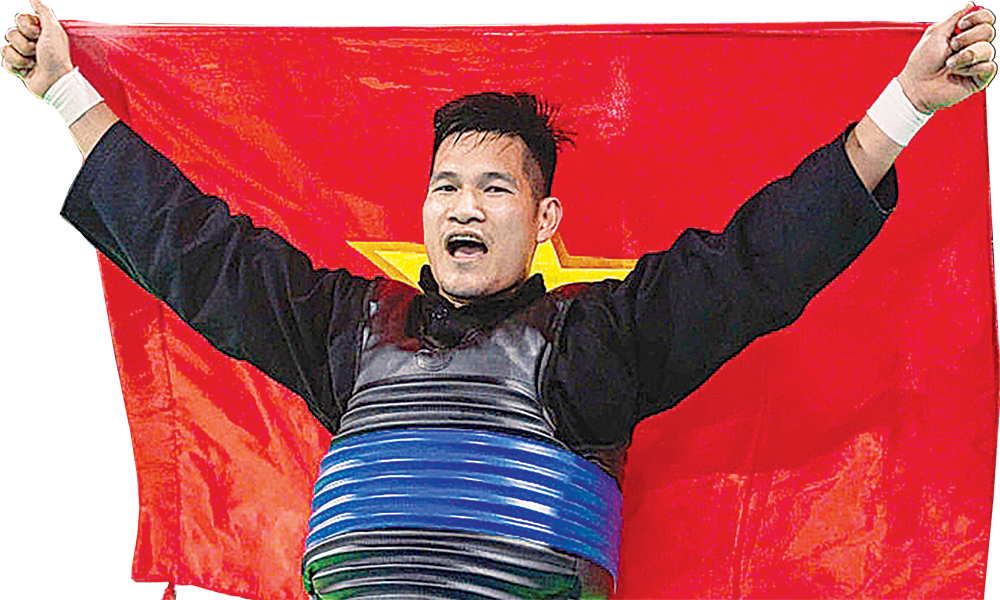 Võ sĩ Nguyễn Duy Tuyến rạng rỡ khi giành Huy chương Vàng SEA Games thứ 5 trong sự nghiệp. Võ sĩ Nguyễn Duy Tuyến rạng rỡ khi giành Huy chương Vàng SEA Games thứ 5 trong sự nghiệp.