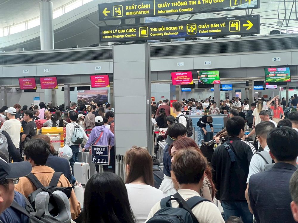 Sân bay Tân Sơn Nhất “tăng nhiệt” mùng 2 Tết, gần 143.000 lượt khách qua cảng