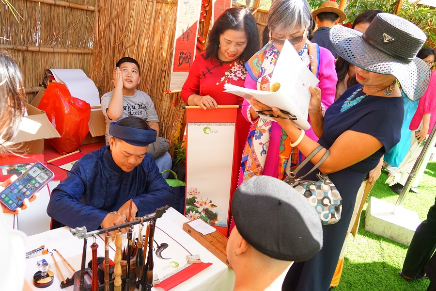 Xin chữ - một n&eacute;t đẹp văn ho&aacute; của người Việt trong dịp Tết cổ truyền