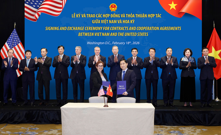 Tổng B&iacute; Thư T&ocirc; L&acirc;m chứng kiến lễ k&yacute; Hợp đồng mua v&agrave; chuyển giao c&ocirc;ng nghệ vận h&agrave;nh hệ thống &ldquo;si&ecirc;u m&aacute;y&rdquo; điều trị ung thư Proton Mevion S250-FIT thế hệ mới nhất giữa Bệnh viện T&acirc;m Anh v&agrave; h&atilde;ng Mevion