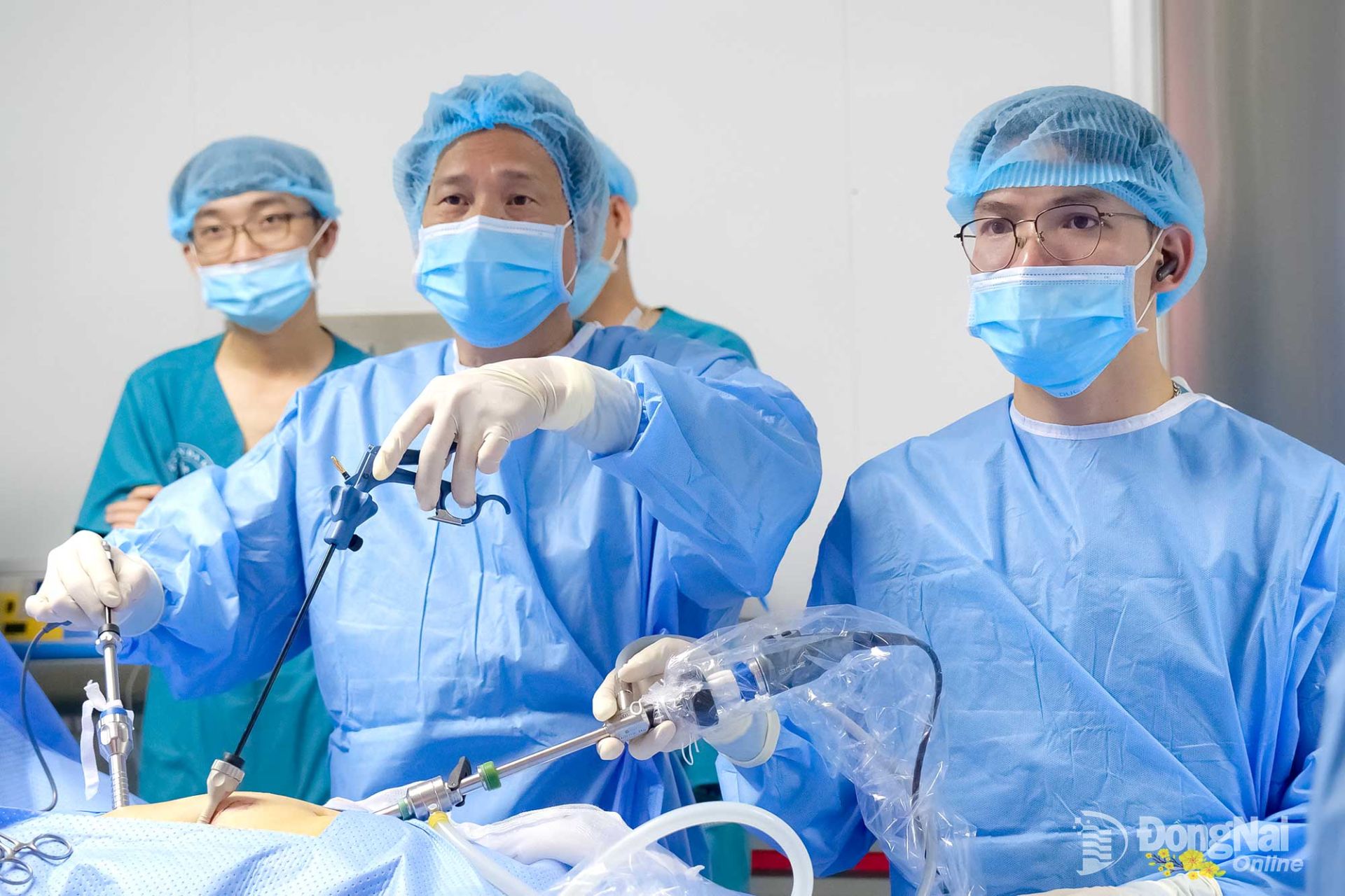 Các bác sĩ lành nghề của Bệnh viện Đa khoa Thống Nhất thực hiện ca phẫu thuật Các bác sĩ lành nghề của Bệnh viện Đa khoa Thống Nhất thực hiện ca phẫu thuật