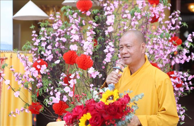 Thượng tọa Th&iacute;ch Minh Quang, Trưởng Ban Điều phối hợp t&aacute;c Phật gi&aacute;o Việt Nam &ndash; L&agrave;o, Trụ tr&igrave; Ch&ugrave;a Phật T&iacute;ch thủ đ&ocirc; Vi&ecirc;ng Chăn ph&aacute;t biểu tại sự kiện. Ảnh: Xu&acirc;n T&uacute;/PV TTXVN tại L&agrave;o