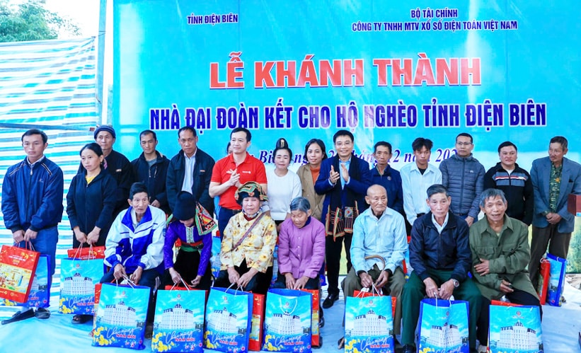 Bộ trưởng Bộ T&agrave;i ch&iacute;nh Nguyễn Văn Thắng dự lễ kh&aacute;nh th&agrave;nh 108 nh&agrave; Đại đo&agrave;n kết cho c&aacute;c hộ ngh&egrave;o, hộ c&oacute; ho&agrave;n cảnh kh&oacute; khăn, cao tuổi tr&ecirc;n địa b&agrave;n tỉnh Điện Bi&ecirc;n với tổng số tiền 6,48 tỷ đồng do Bộ T&agrave;i ch&iacute;nh hỗ trợ (từ nguồn của Vietlott)