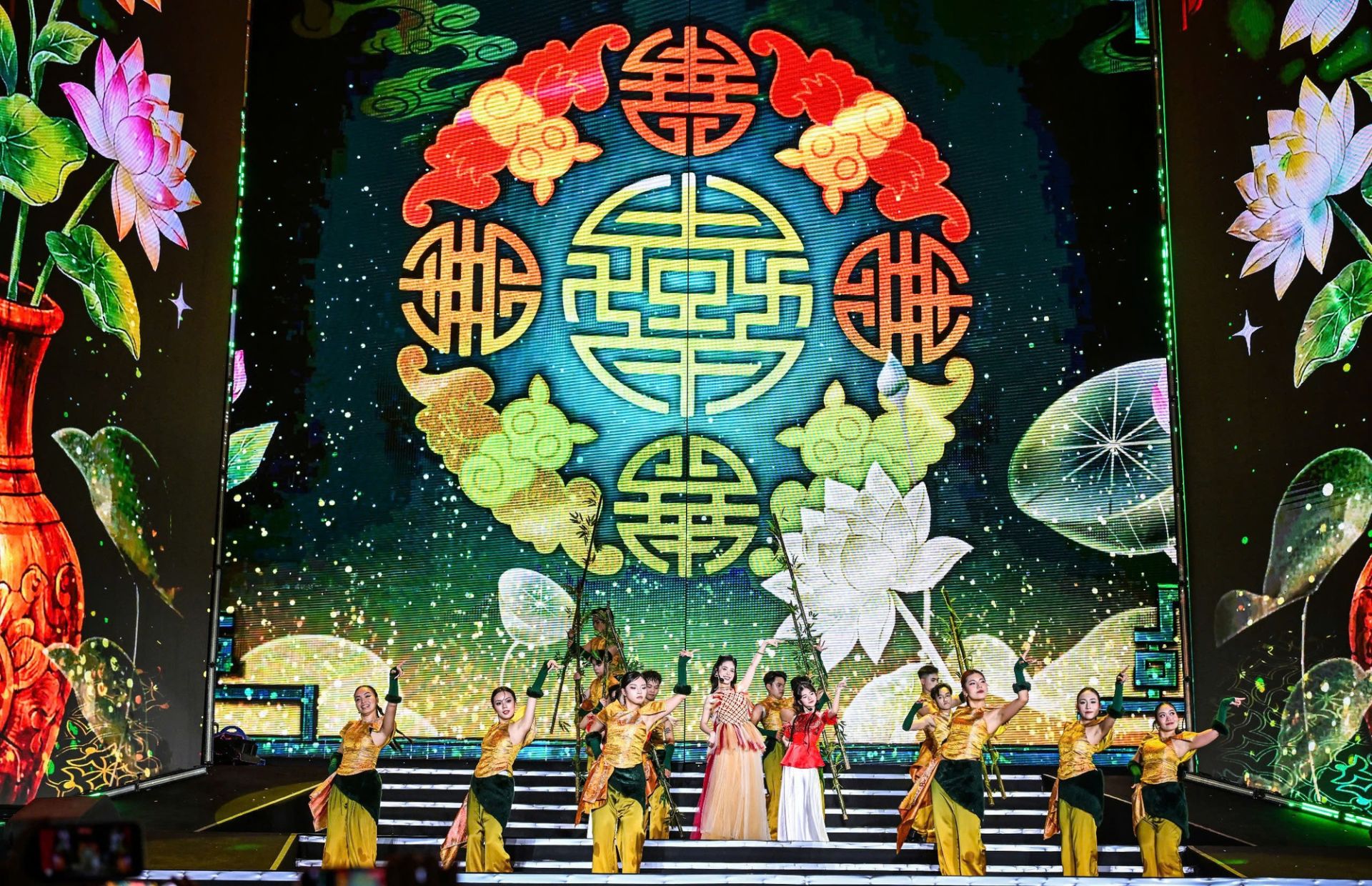 H&ograve;a nhạc &Aacute;nh s&aacute;ng Ch&agrave;o năm mới 2026 của B&aacute;o Nh&acirc;n D&acirc;n. (Ảnh: TH&Agrave;NH ĐẠT)