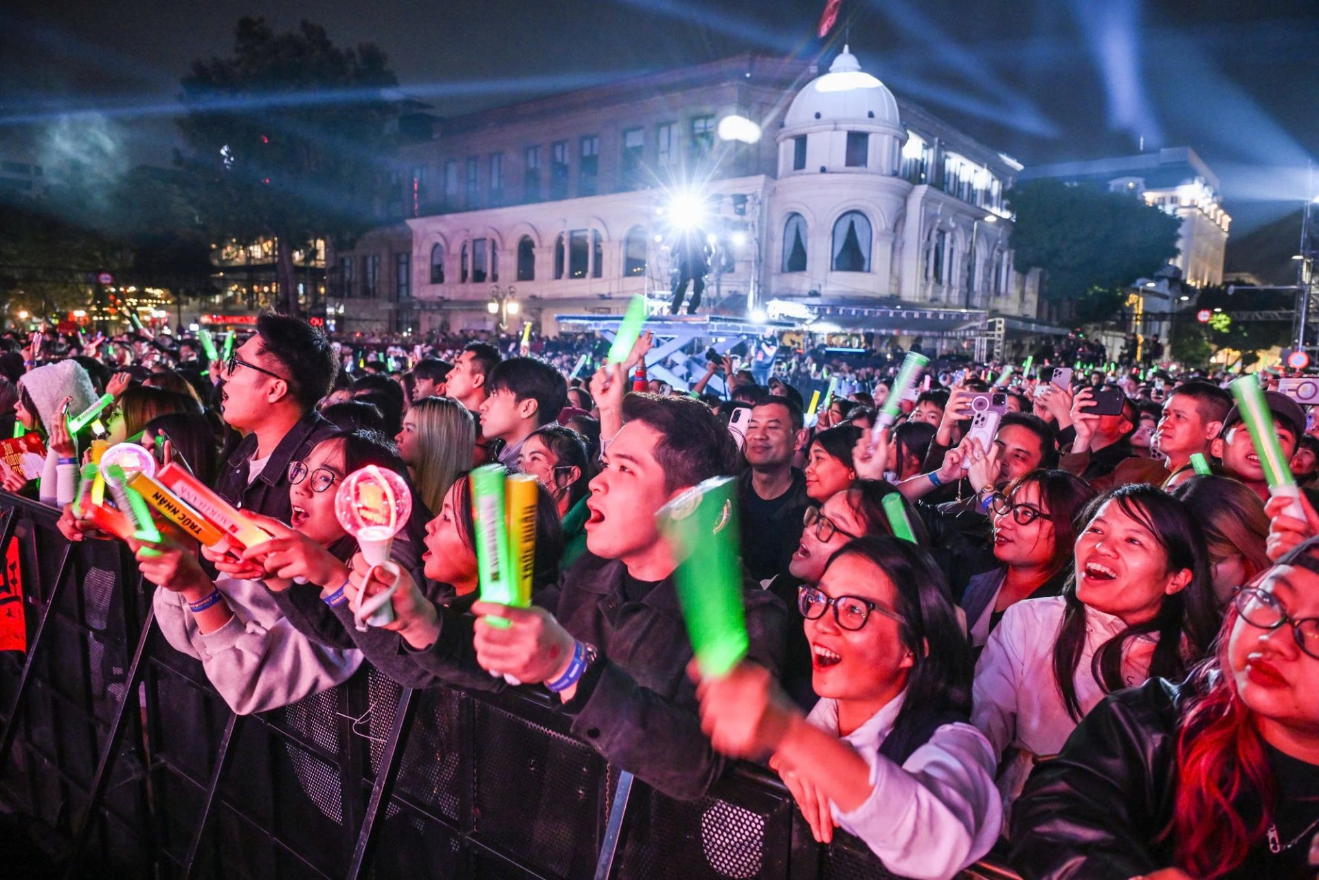 C&ocirc;ng ch&uacute;ng trẻ lu&ocirc;n được ch&uacute; &yacute; đến. (Ảnh: TH&Agrave;NH ĐẠT)