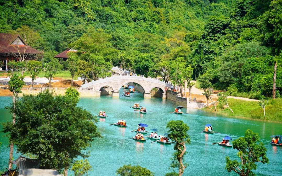 Thung Ui Ninh Bình – Điểm đến mới giàu giá trị sinh thái và lịch sử trong lòng Di sản Tràng An Thung Ui Ninh Bình – Điểm đến mới giàu giá trị sinh thái và lịch sử trong lòng Di sản Tràng An