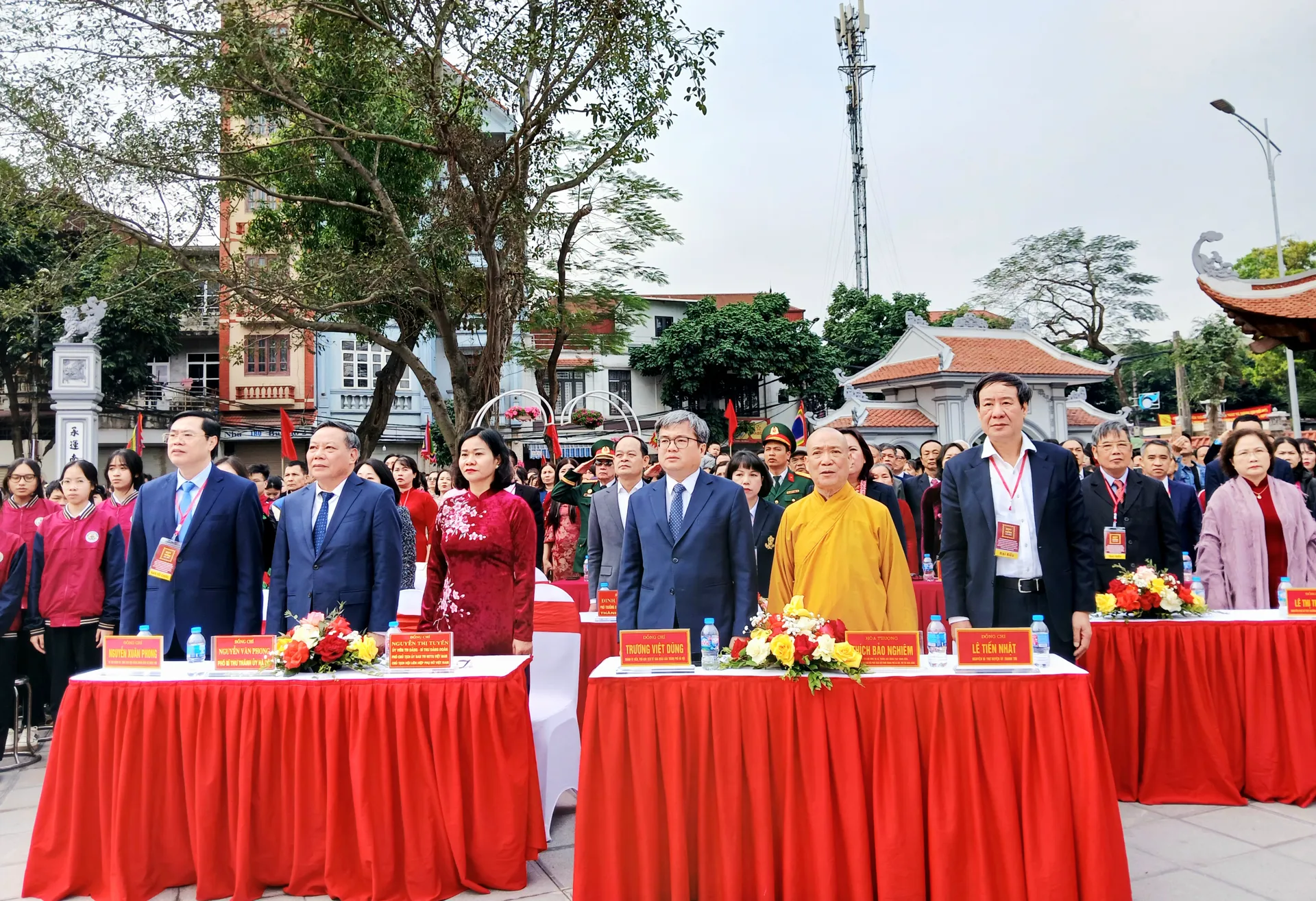 Đại biểu Trung ương, Thành phố dự buổi lễ. Đại biểu Trung ương, Thành phố dự buổi lễ.