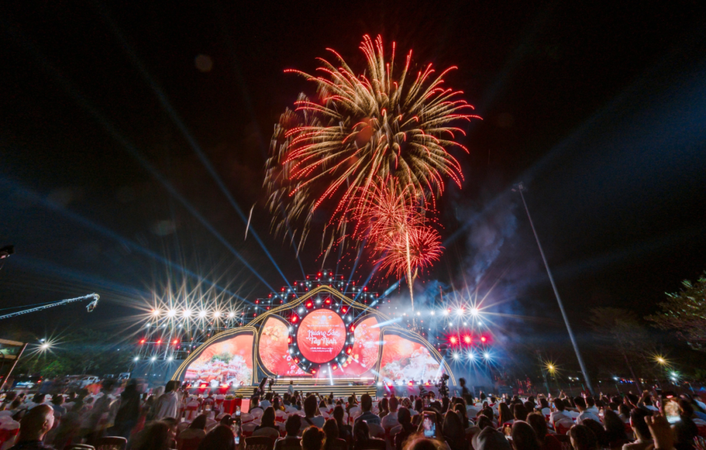 Lực lượng chức năng lập nhiều phương &aacute;n nhằm bảo đảm an ninh trật tự, an to&agrave;n giao th&ocirc;ng, ph&ograve;ng ngừa tội phạm v&agrave; ch&aacute;y nổ trong Lễ khai mạc Hội xu&acirc;n n&uacute;i B&agrave; Đen năm B&iacute;nh Ngọ 2026 (Ảnh: Sỹ C&ocirc;ng)