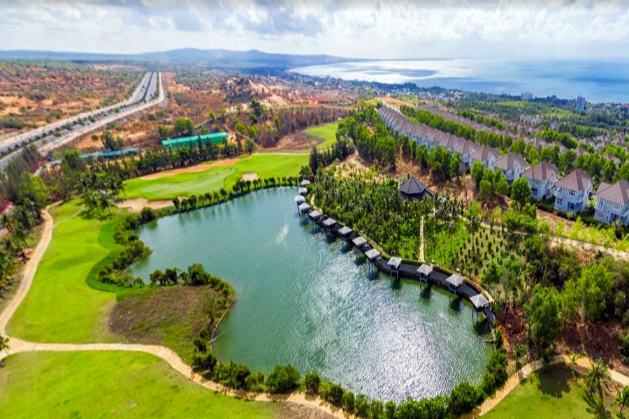 C&aacute;c khu đ&ocirc; thị mới H&agrave;m Tiến- Mũi N&eacute; đều gi&aacute;p với Sea Links City v&agrave; đường V&otilde; Nguy&ecirc;n Gi&aacute;p (706B).