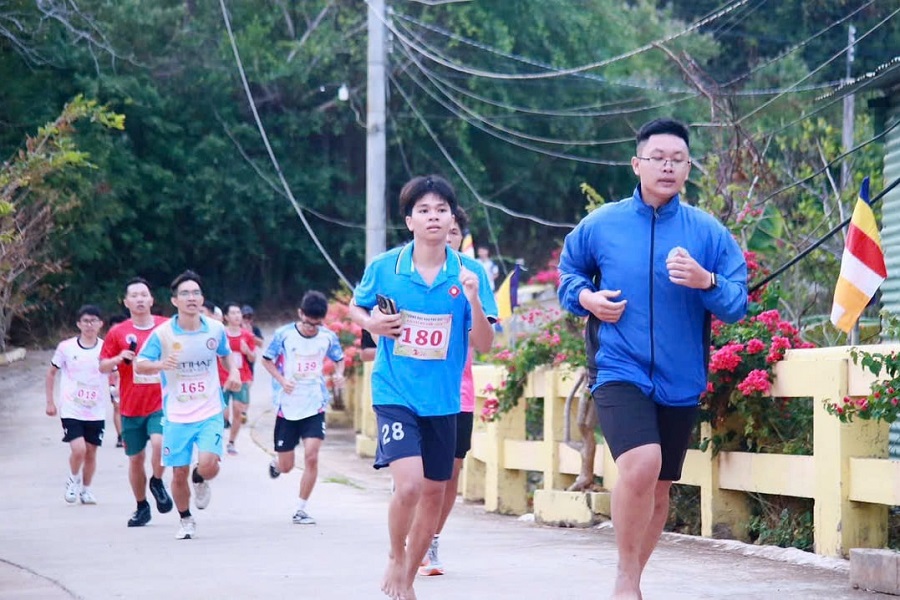 Đặc khu Ph&uacute; Qu&yacute; tổ chức Giải việt d&atilde; leo n&uacute;i Cấm truyền thống &ldquo;Mừng Đảng &ndash; Mừng Xu&acirc;n&rdquo; s&aacute;ng m&ugrave;ng 1 Tết