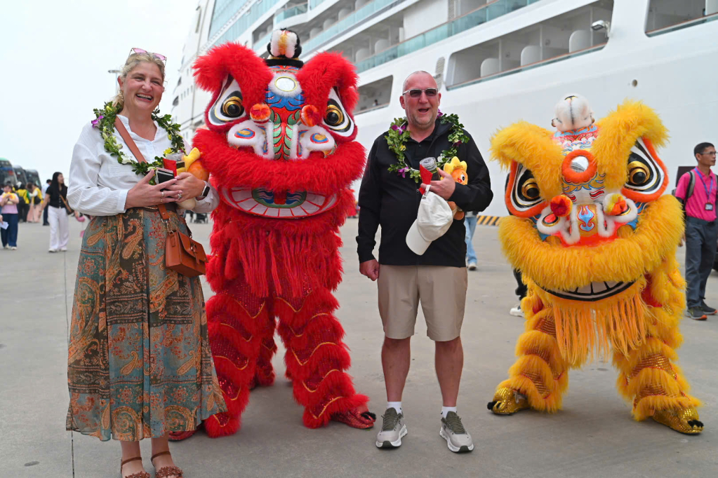 Du lịch tàu biển đang là định hướng phát triển du lịch trọng điểm của Quảng Ninh Du lịch tàu biển đang là định hướng phát triển du lịch trọng điểm của Quảng Ninh