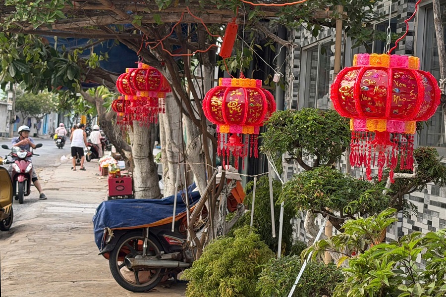 Đường phố Đặc khu Ph&uacute; Qu&yacute; được trang ho&agrave;ng, ch&agrave;o xu&acirc;n, ch&agrave;o năm mới