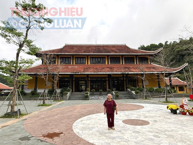 Cụ bà Nguyễn Thị Bê, 83 tuổi, ở Nghệ An. Cụ bà Nguyễn Thị Bê, 83 tuổi, ở Nghệ An.