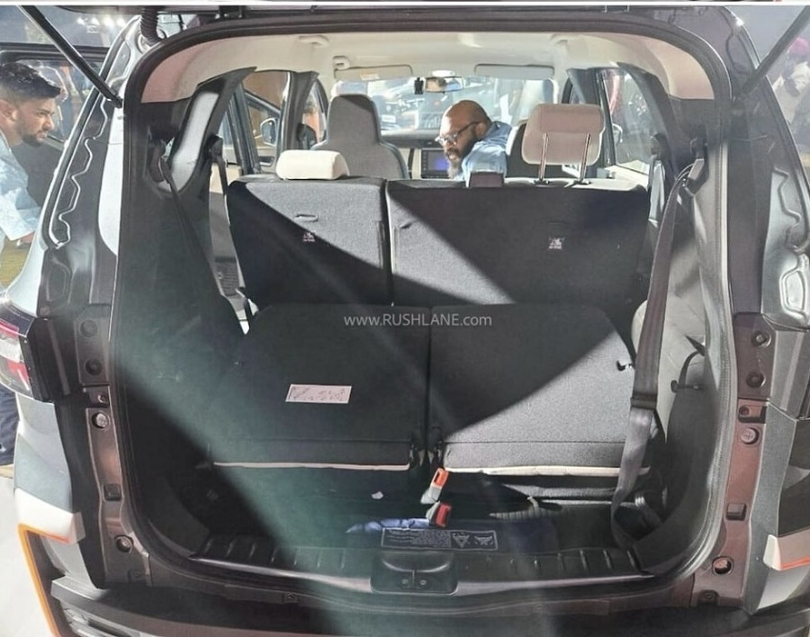 3 h&agrave;ng ghế 7 chỗ vẫn được duy tr&igrave; m&agrave; kh&ocirc;ng tạo cảm gi&aacute;c chật chội qu&aacute; mức trong ph&acirc;n kh&uacute;c gi&aacute; rẻ.