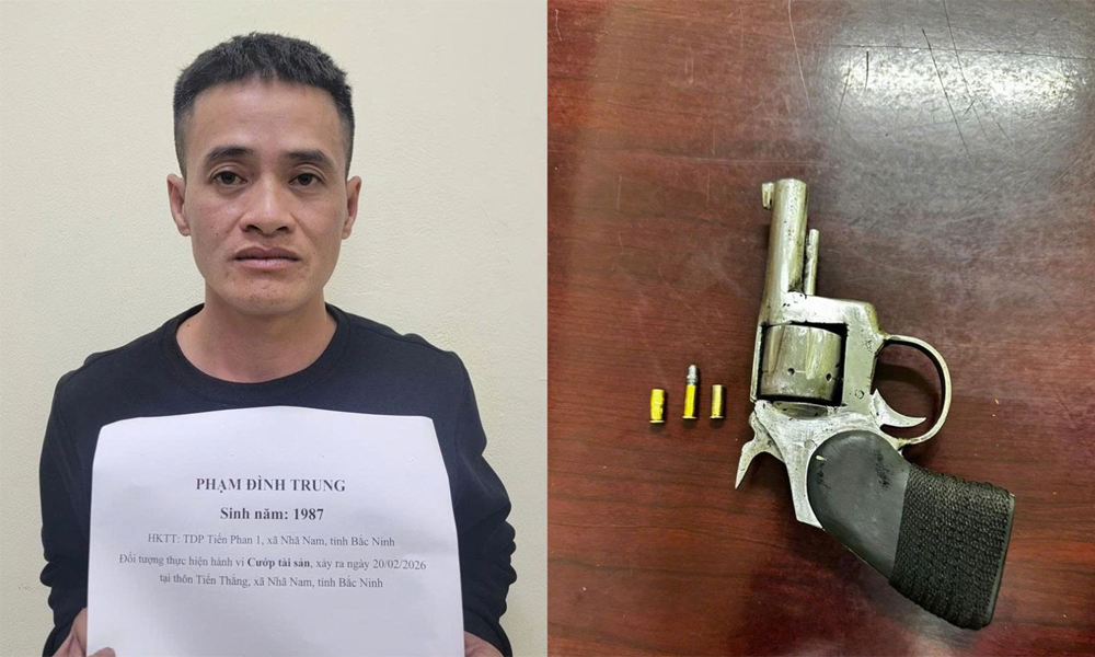 Đối tượng Trung v&agrave; tang vật tại cơ quan C&ocirc;ng an.