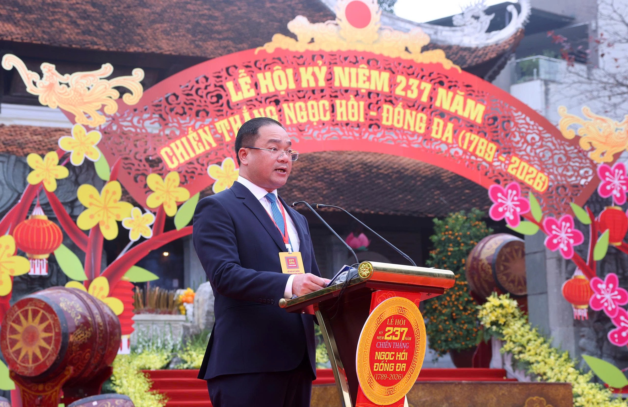 B&iacute; thư Đảng ủy, Chủ tịch HĐND phường Đống Đa Nguyễn Ngọc Việt ph&aacute;t biểu tại Lễ Kỷ niệm 237 năm Chiến thắng Ngọc Hồi - Đống Đa.