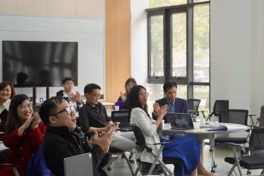 Chương trình đào tạo AI thực chiến được triển khai như một sáng kiến đặc biệt, do VinUni phối hợp cùng Tập đoàn Vingroup thực hiện. Ảnh: VinUni Chương trình đào tạo AI thực chiến được triển khai như một sáng kiến đặc biệt, do VinUni phối hợp cùng Tập đoàn Vingroup thực hiện. Ảnh: VinUni