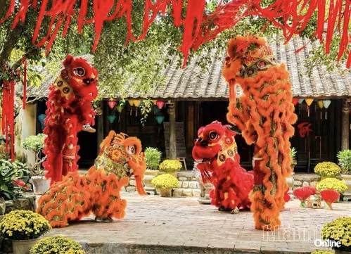 Múa lân khai xuân ở Hòn Tằm Resort. Múa lân khai xuân ở Hòn Tằm Resort.