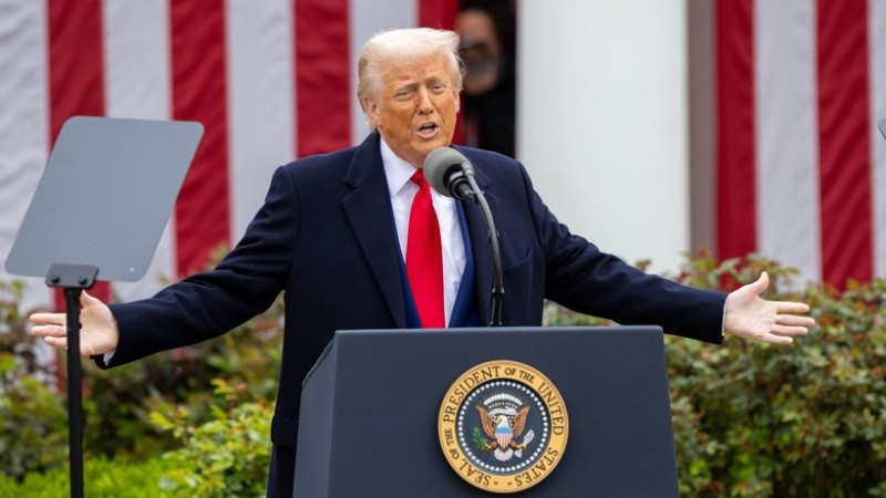 Tổng thống Trump tuyên bố tạm áp thuế toàn cầu 10% sau phán quyết của Tòa án Tối cao