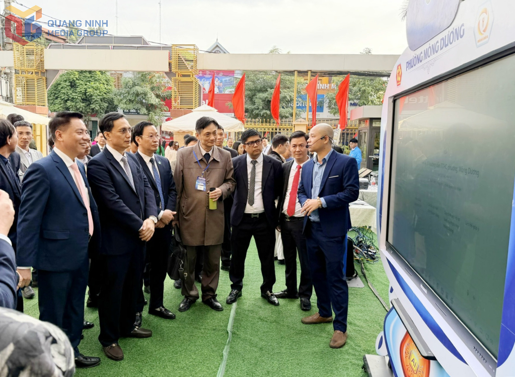 Phường M&ocirc;ng Dương ra mắt trợ l&yacute; ảo AI hỗ trợ c&ocirc;ng t&aacute;c quản l&yacute;, điều h&agrave;nh v&agrave; giải quyết thủ tục h&agrave;nh ch&iacute;nh th&aacute;ng 11/2025