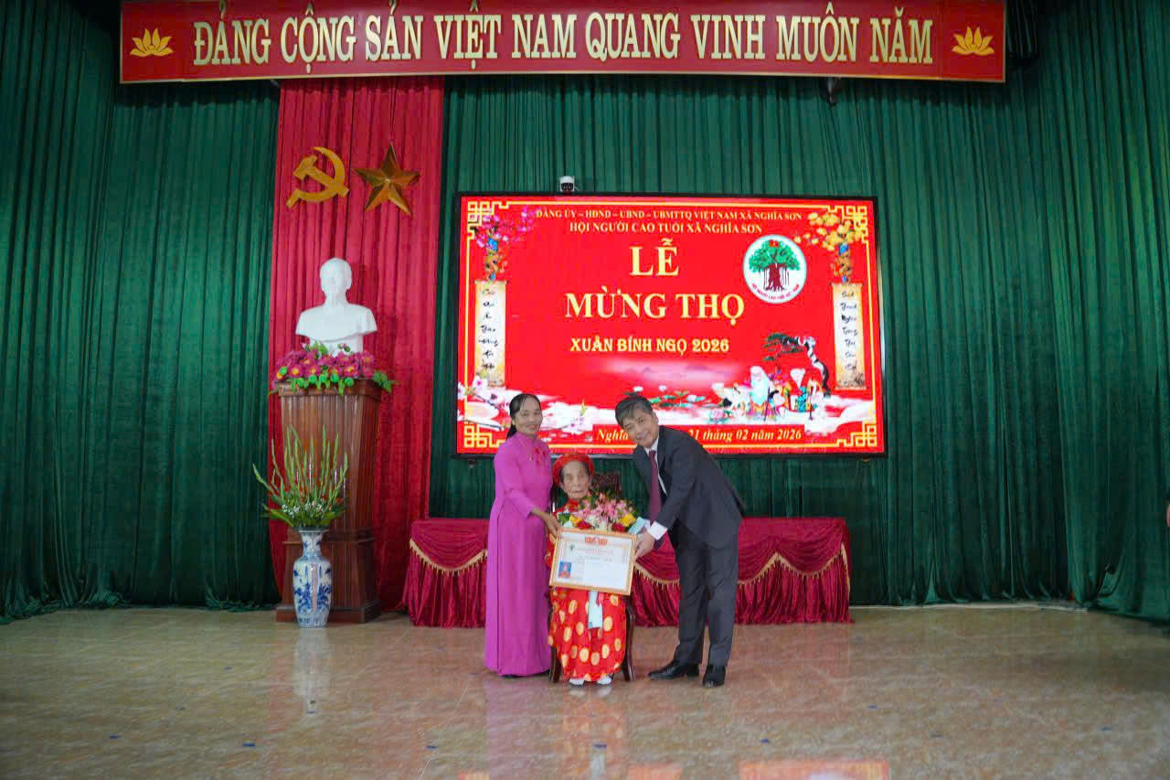 Trần Văn Dương - B&iacute; thư Đảng ủy